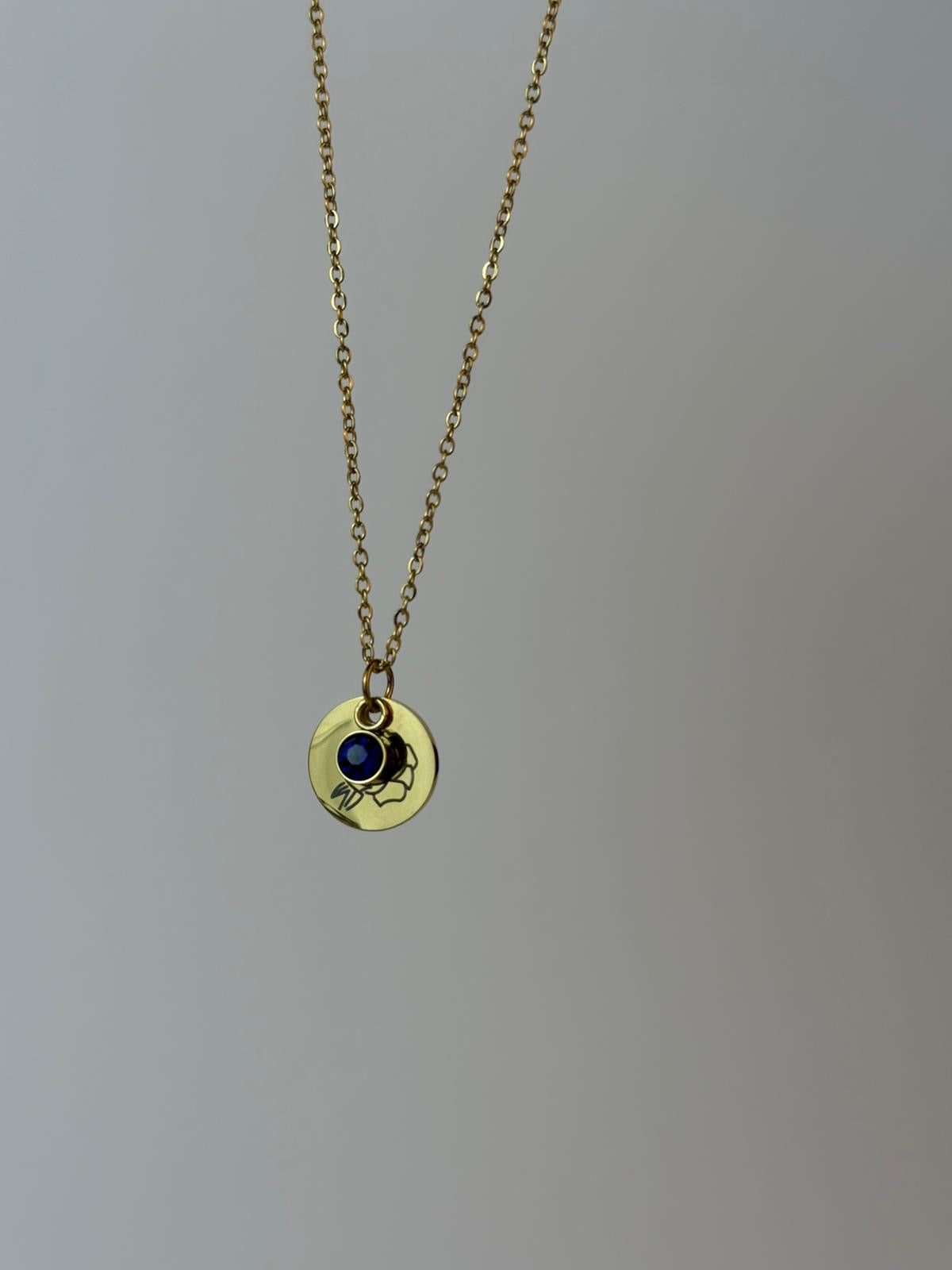 Mittelgroße Halskette aus natürlicher Muschel in Weiß und Gold