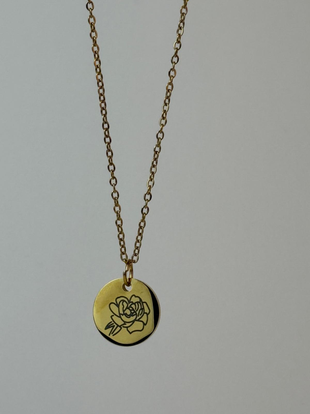 Mittelgroße Halskette aus natürlicher Muschel in Weiß und Gold
