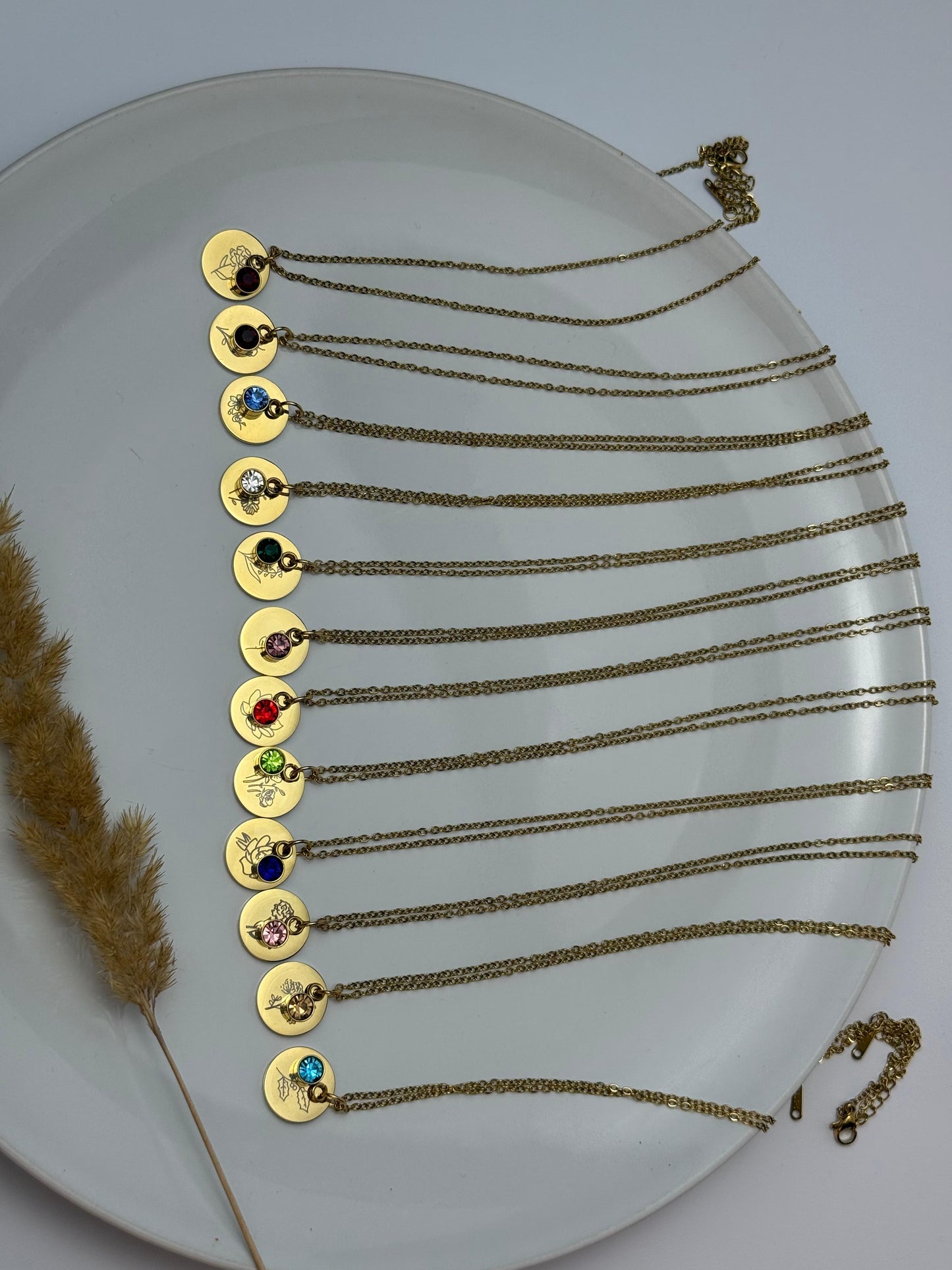 Mittelgroße Halskette aus natürlicher Muschel in Weiß und Gold