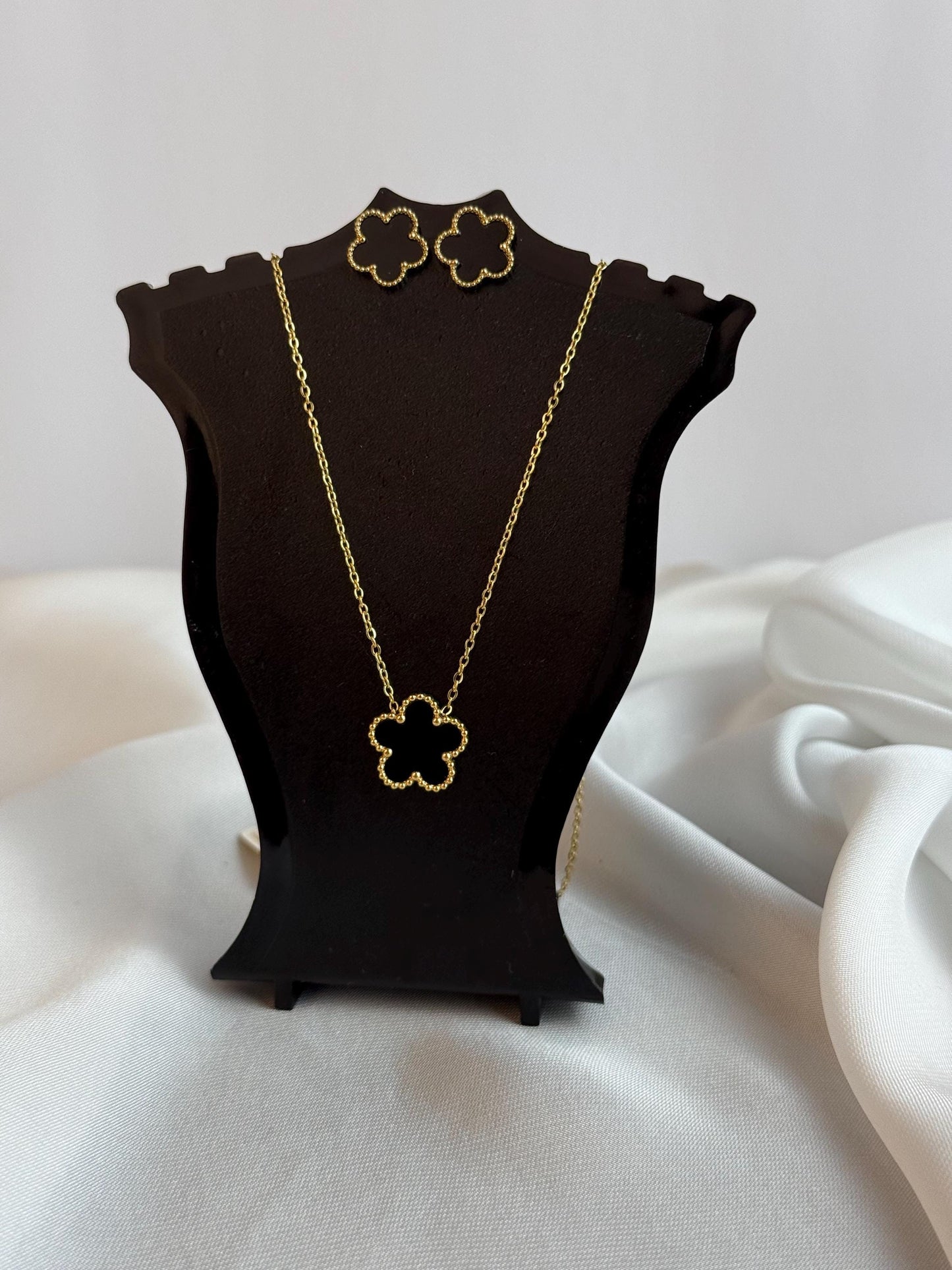Five Leaf Black Clover Necklace Set