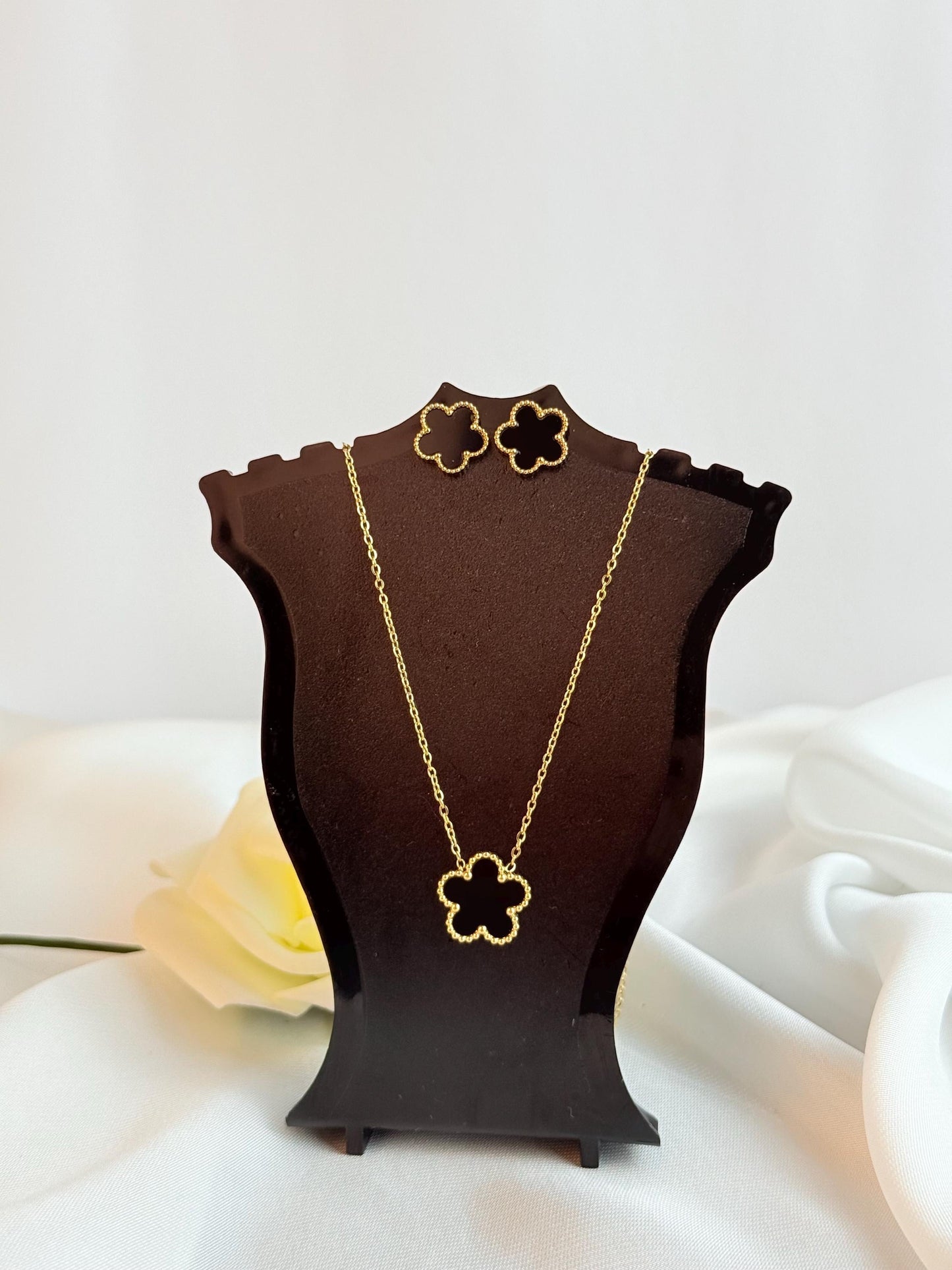 Five Leaf Black Clover Necklace Set